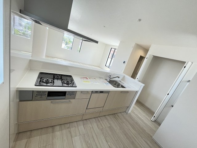 【キッチン】 | 福岡市西区小戸3丁目4期　3号棟（全3棟）【仲介手数料無料・0円】 | 施工例。施工例は完成時と異なる場合があります。