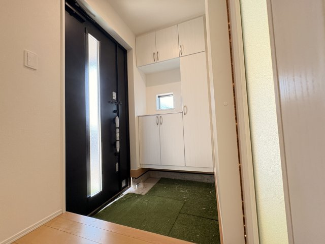 神戸市垂水区南多聞台３丁目新築戸建Ｃ号棟の玄関