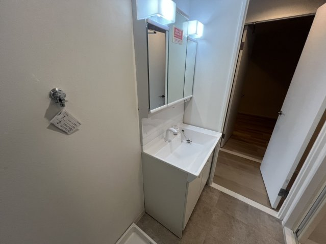 枚方ロイヤルマンションの洗面所|■新調した独立洗面台♪♪