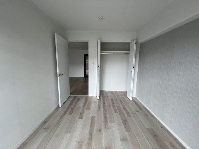 枚方ロイヤルマンションの寝室|■リフォームされ見違える綺麗さに♪♪