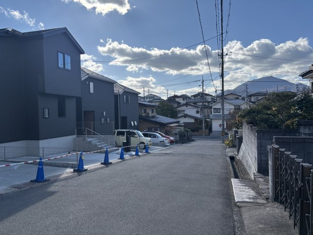 廿日市前空4丁目第1期の前面道路含む現地写真|閑静な住宅地です。