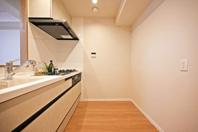 サンヴェール尼崎パルシティのキッチン|キッチンの幅が広いので食器棚やお気に入りの家電を置くことが出来ます。