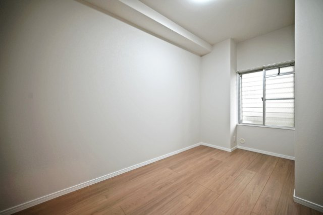 サンヴェール尼崎パルシティの洋室|-洋室（4.8帖）-　お気に入りのインテリアを設置したり、作業スペースにしたりと色々な活用が出来ます◎