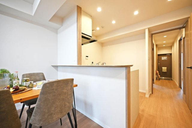 サンヴェール尼崎パルシティのキッチン|来客時にもキッチン裏や手元は見えない工夫がされているのでいつも片付いたキッチン＆リビングを演出できます◎