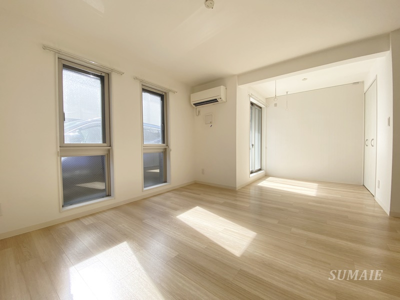 ヴィラージュの居間・リビング|14.1帖洋室☆