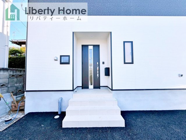 牛久市栄町第4　新築戸建のエントランス