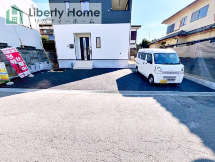牛久市栄町第4　新築戸建の駐車場
