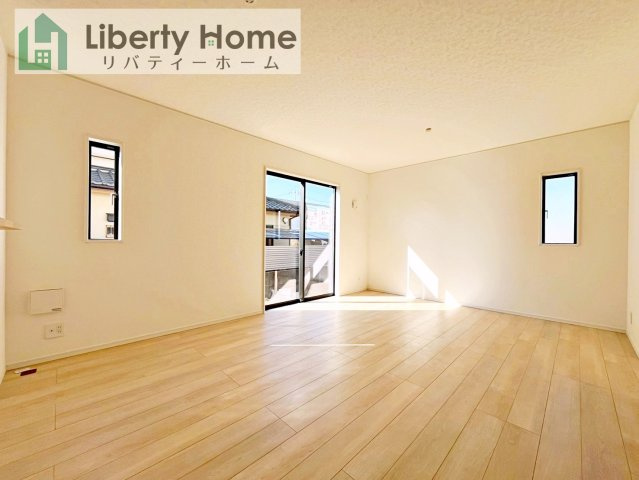 牛久市栄町第4　新築戸建の居間・リビング