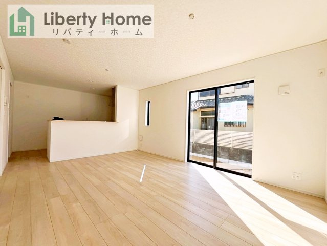 牛久市栄町第4　新築戸建の居間・リビング