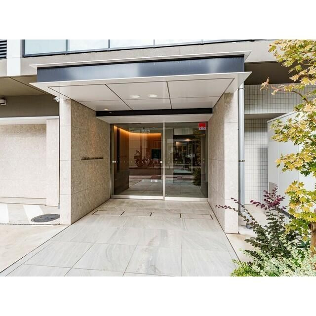 リビオメゾン上野松が谷のエントランス