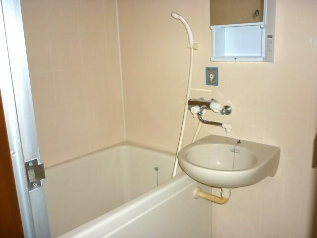 エトワール本間の浴室