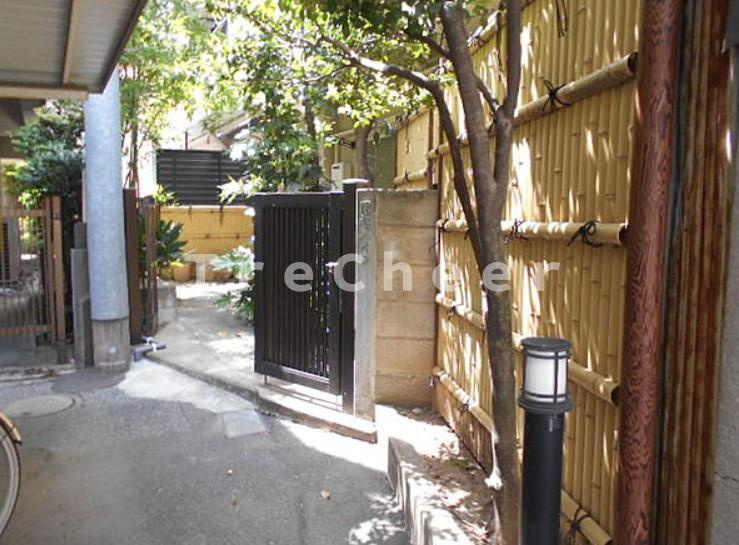 西ヶ原レジデンスのエントランス