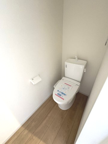 【トイレ】 | 福岡市南区弥永2丁目3期　1号棟（全2棟）【仲介手数料無料・0円】 | 現地写真。1階のトイレです。