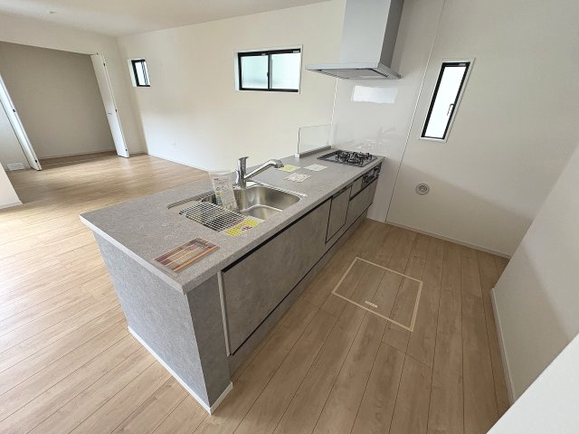 【キッチン】 | 福岡市南区弥永2丁目3期　1号棟（全2棟）【仲介手数料無料・0円】 | 現地写真。