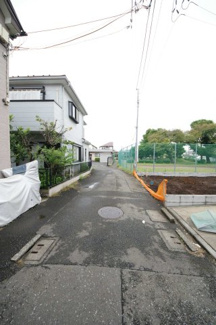 【前面道路含む現地写真】 | 【仲介手数料無料！！】府中市紅葉丘１丁目　新築戸建て（全1棟）1号棟　7299万円 | 令和７年10月20日撮影　建築中