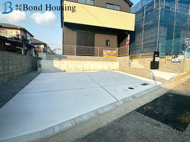 長期優良住宅で安心設計　大久保町山手台24-2期　1号棟の駐車場
