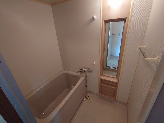 【浴室】 | ホワイトキャッスル若松駅前（C-33）