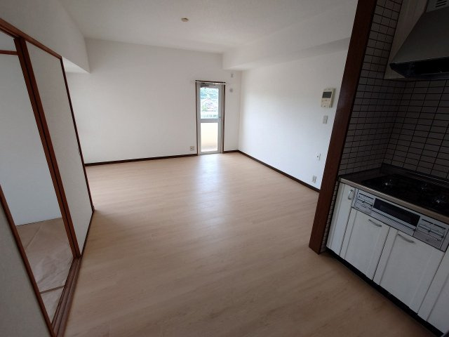 【居間・リビング】 | ホワイトキャッスル若松駅前（C-33）