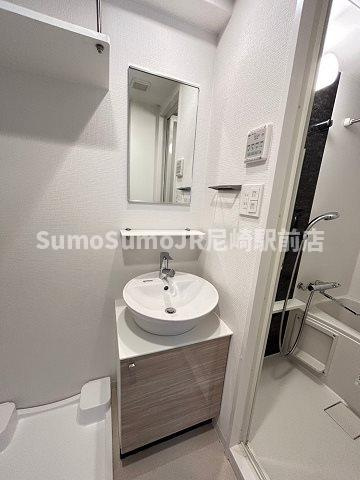 エスリードレジデンス大阪ウエストコートの独立洗面台|独立洗面台です