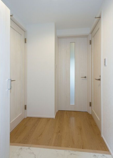 LUXE.STYLE辻町EASTの玄関