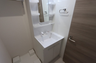 【独立洗面台】 | サントピア新涯Ⅱ | 朝の身支度には欠かせない独立洗面化粧台