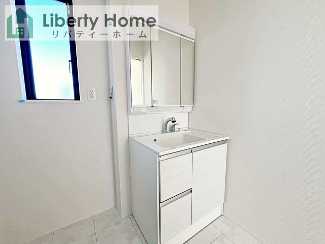 守谷市けやき台1丁目　新築戸建の独立洗面台