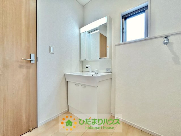 加須市久下３丁目　中古一戸建ての独立洗面台