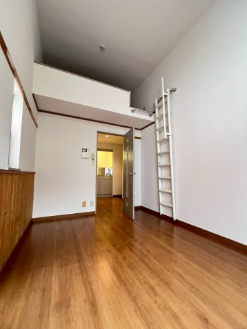 レディバッグ六本松の居間・リビング