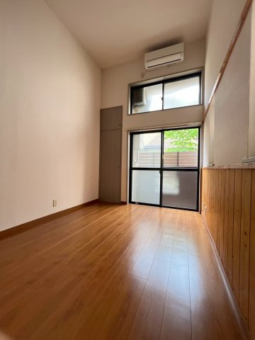 レディバッグ六本松の居間・リビング