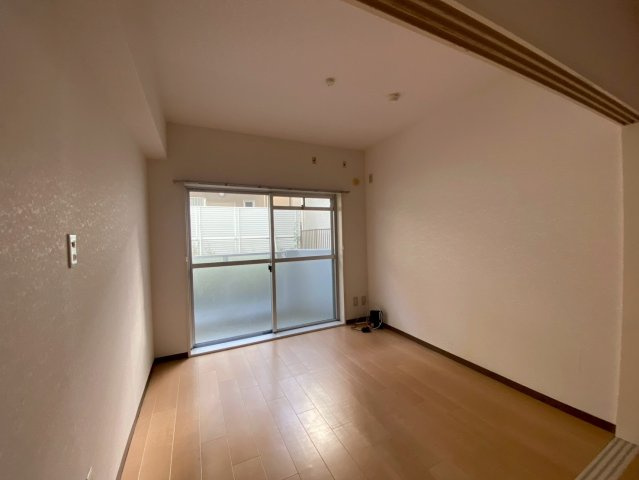 ハイツ与野の洋室