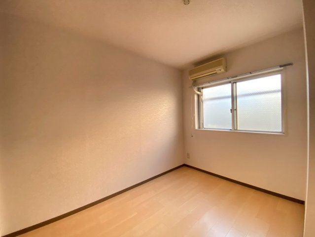 ハイツ与野の洋室