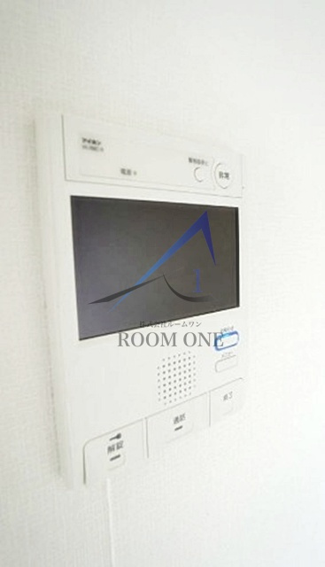 ライジングプレイス登戸のセキュリティ|モニター付きインターホンです。