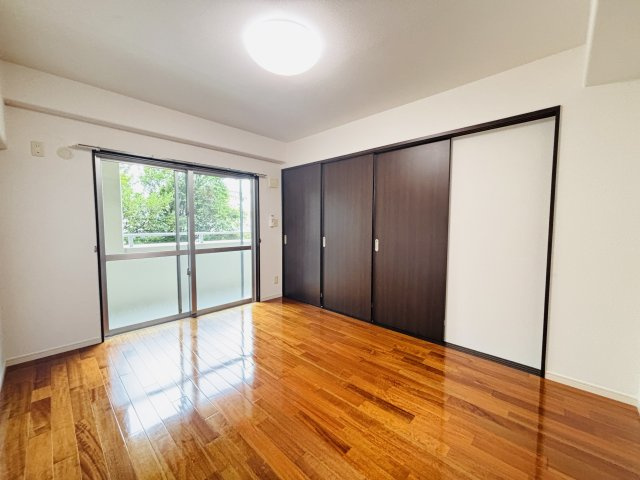 アーバンビュー内間の居間・リビング|※反転タイプになります。