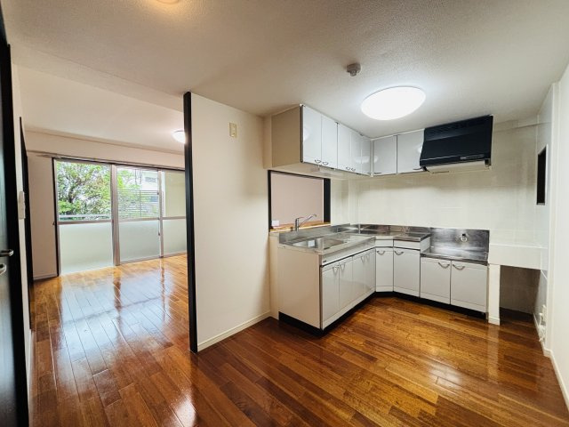 アーバンビュー内間の居間・リビング|※反転タイプになります。