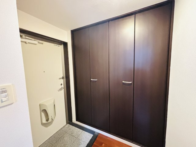 アーバンビュー内間の玄関|※反転タイプになります。