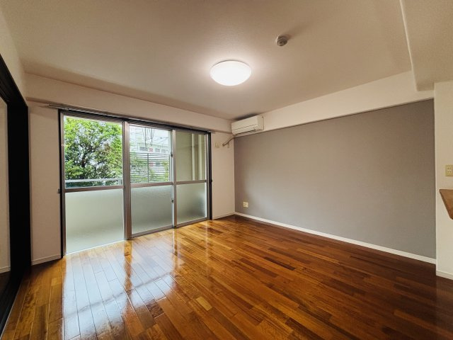 アーバンビュー内間の居間・リビング|※反転タイプになります。