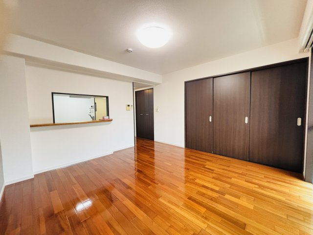 アーバンビュー内間の居間・リビング|※反転タイプになります。