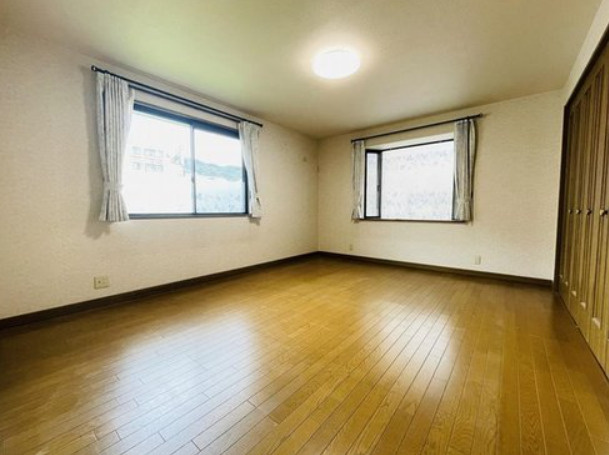 本山中町4丁目　中古戸建の洋室|2階　約10帖の主寝室
