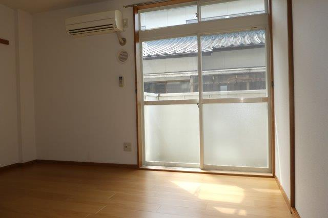 ニューシティ安本の居間・リビング|洋室