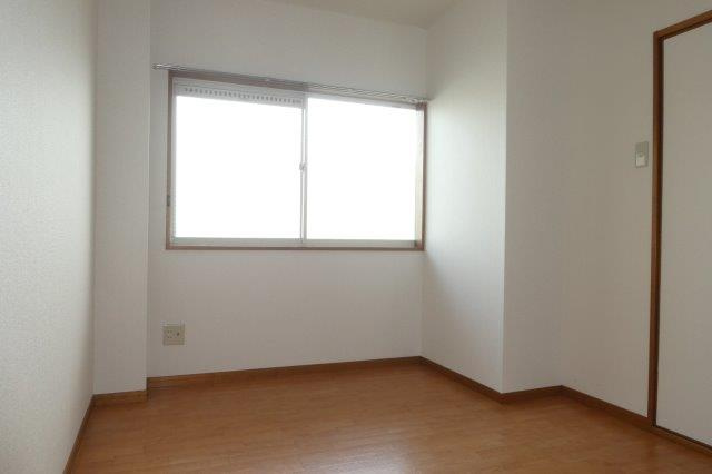 ニューシティ安本の洋室