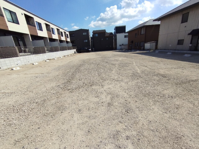 ピースヒル岡崎の駐車場
