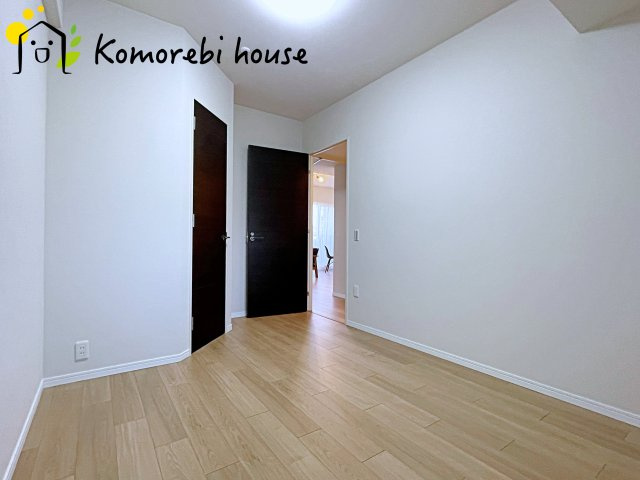 プラウド大宮日進の寝室|広くて明るい寝室