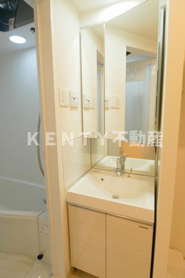 【洗面所】 | アジールコート蒲田 | 明るい洗面所です