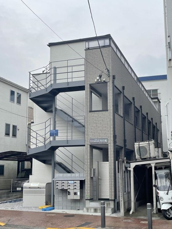 ウラノス竹の塚