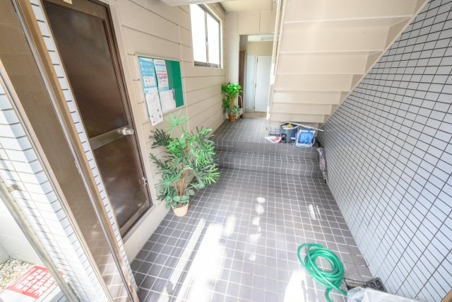 コーポタナベのエントランス