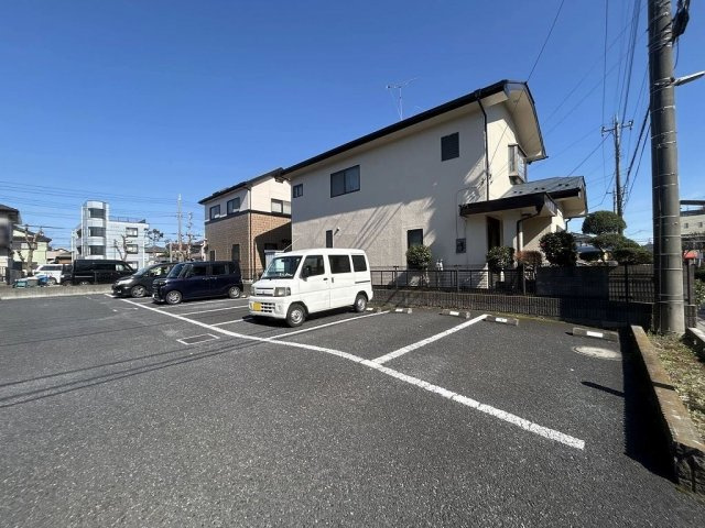 レオパレスセゾン・ドミールの駐車場