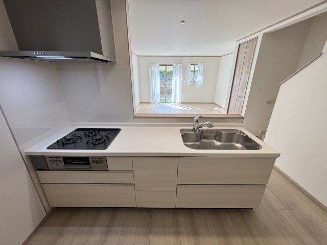 ハートフルタウン(春)名東区香流9期｜名古屋市の戸建ならホームアップのキッチン|お子様を見守りながらお料理ができるオープン対面キッチン