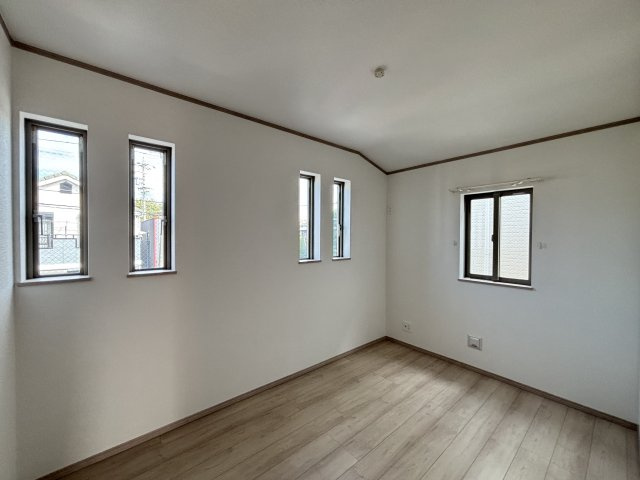 ハートフルタウン(春)名東区香流9期｜名古屋市の戸建ならホームアップの洋室|２面採光の日当りの良い洋室