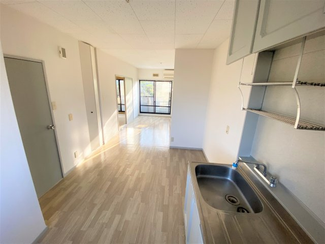 御苑ハイツAの居間・リビング