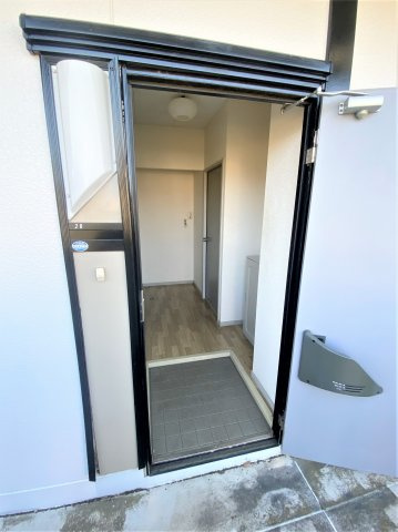 御苑ハイツAの玄関